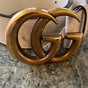 Gucci leather belt. Double G buckle. White leather. Size 85.